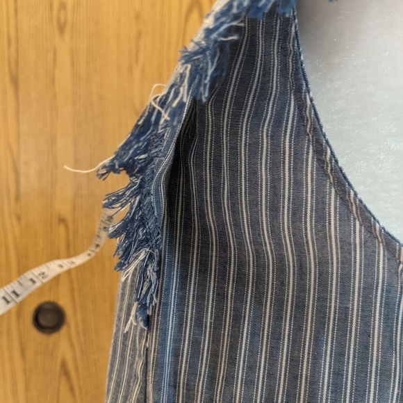 Doe & Rae Striped Blue/White Top Raw Hem Flutter Sleeves New Size Medium - Picture 8 of 10